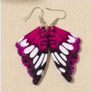 NWT Beautifully Detailed and Colorful Butterfly Wings Pierced Dangle Earrings!